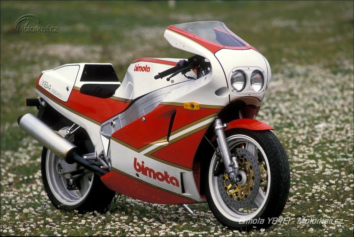 Bimota yb4. Японский спортбайк 90-х. Хонда спортбайк 90х. Мото Япония 90х.