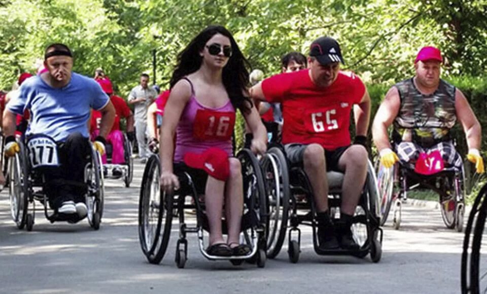 дети инвалиды в спорте. люди с ограниченными способностями. люди сограничеными возможностями. здоровый образ жизни для инвалидов. люди инвалиды.