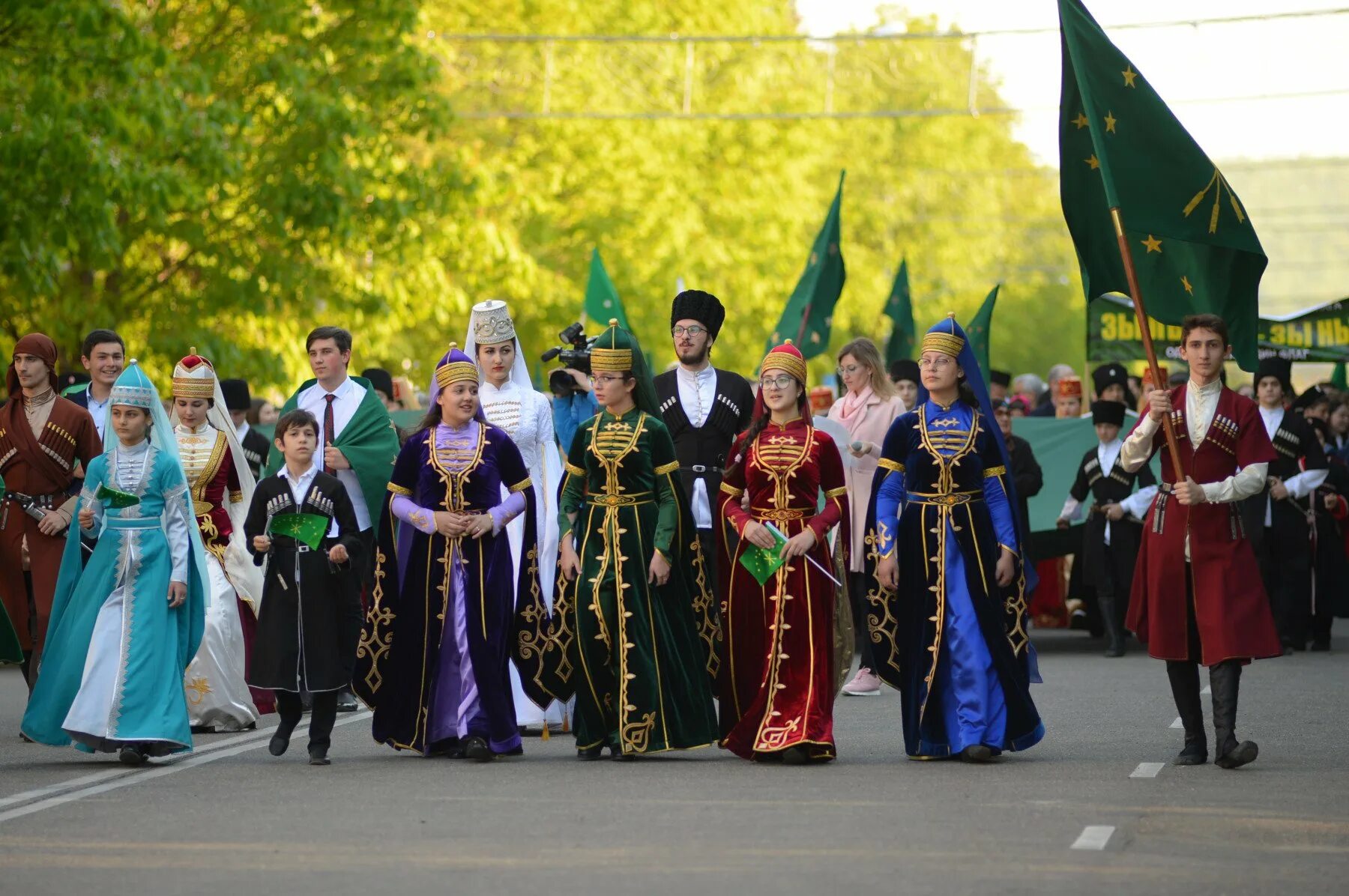 Республика 5 октября. Адыгейцы Майкоп. Республика Адыгея Адыги. 100 Летие государственности Адыгеи. Адыги Черкесы кабардинцы.