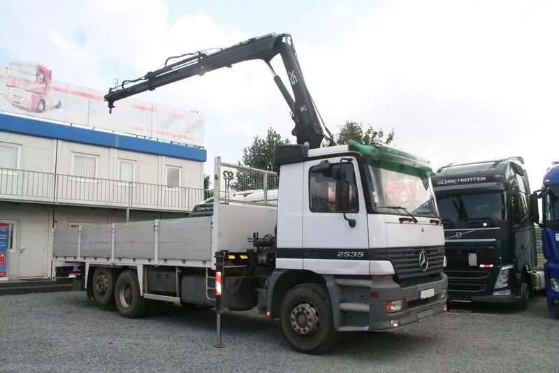 Манипулятор 9. Mercedes actros 2535 манипулятор. mercedes-benz actros 2535 l. hiab мерседес. манипулятор мерседес 6х4.