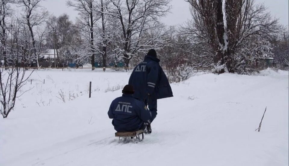 Таджики прилетели. Поднажми смешная картинка. Поднажми надпись. Поднажать прикол картинка. Поднажмем Мем.