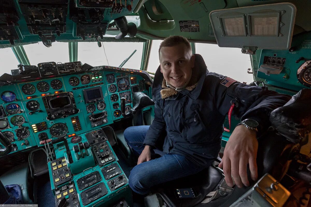 Пилот 154. Ту 154 кабина. ту-160м кабина. ту 154 кабина пилотов. ту-154б-2 кабина.
