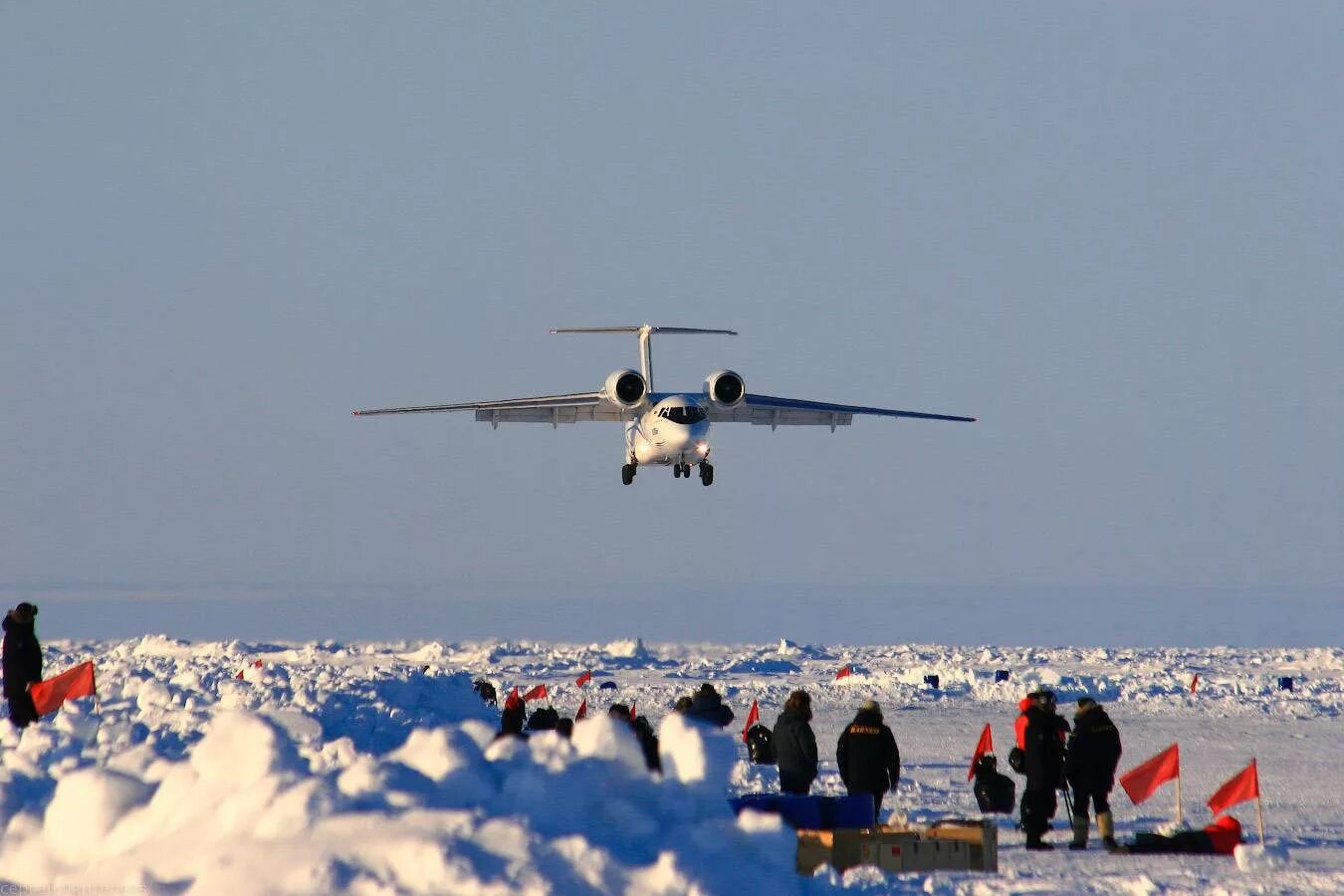 Самолет тундра. Аэродром Барнео Северный полюс. АН-2 Полярная Авиация. Станция Борнео Северный полюс. Полярная Экспедиция Барнео.