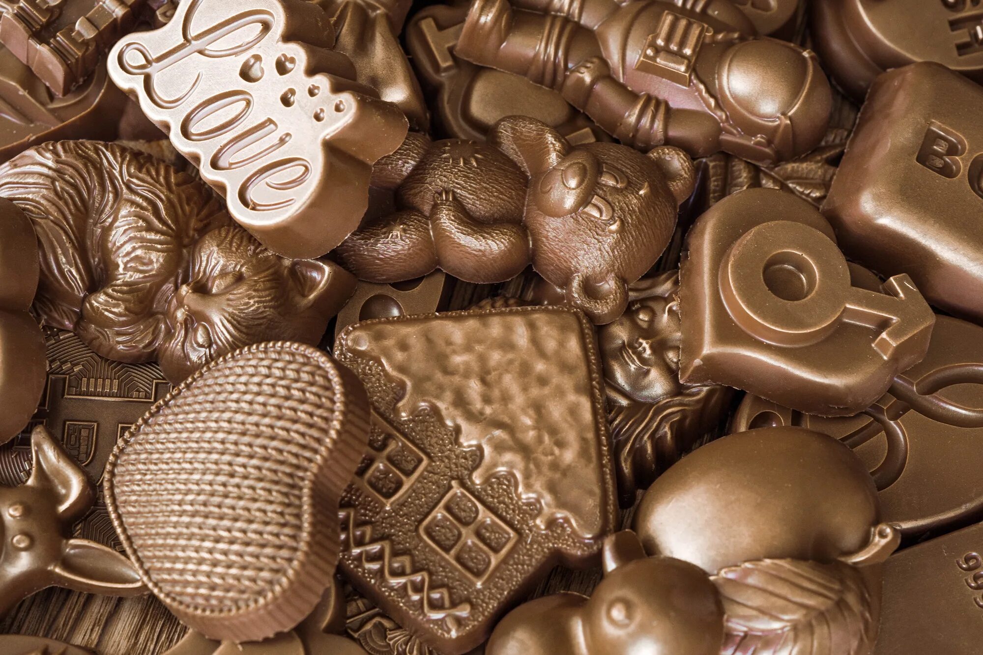 Изделия из шоколада. Фигурный шоколад. Шоколадные фигурки. Фигурки из бельгийского шоколада. Красивые шоколадные фигуры.
