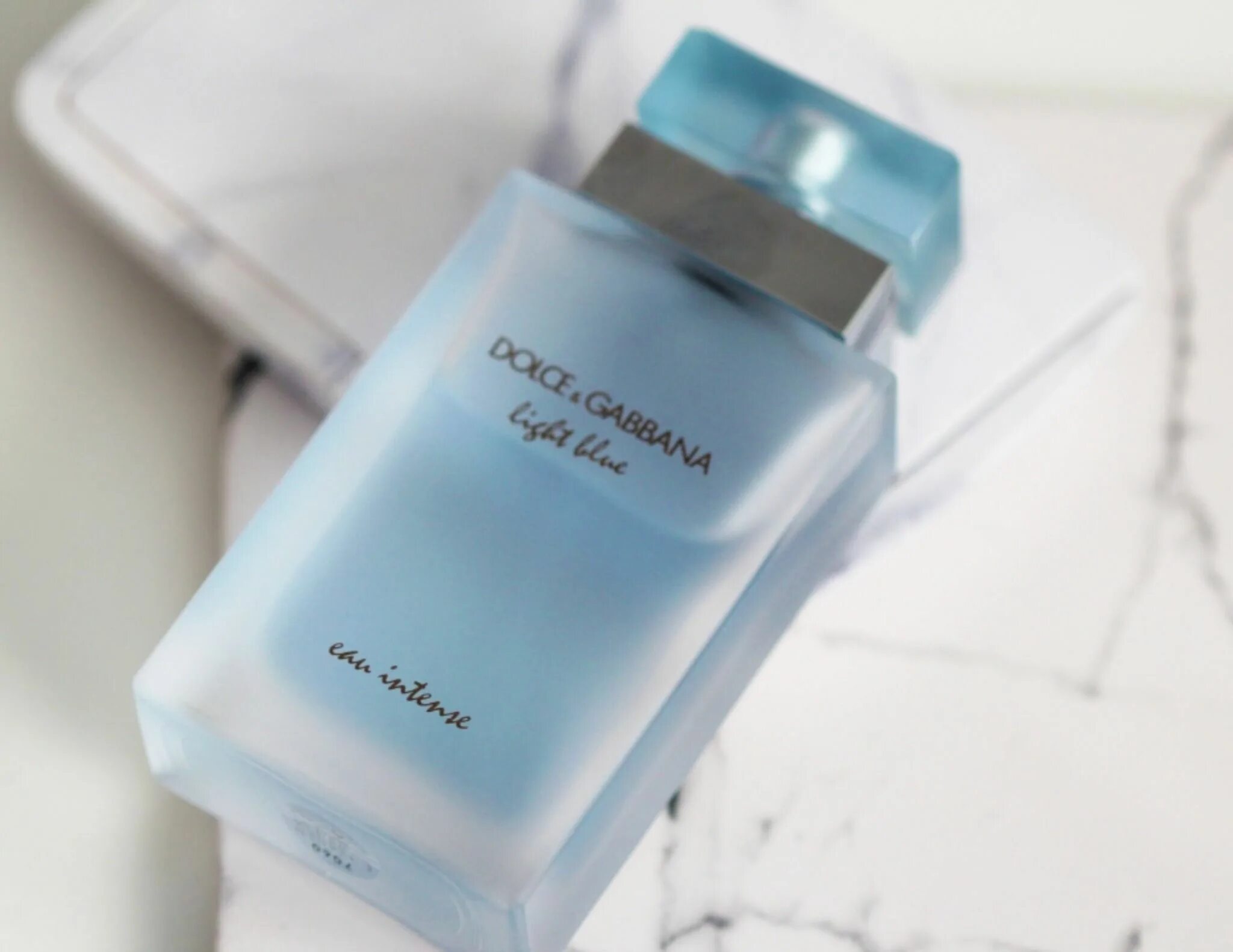 Дольче габбана лайт блю похожие. Dolce & Gabbana Light Blue Eau intense. Dolce & Gabbana Light Blue Eau intense 100 мл. Dolce Gabbana Light Blue intense женские. Дольче Габбана Лайт Блю Eau intense.