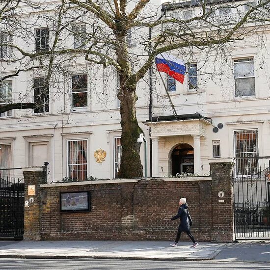 Посол в париже. Посольство РФ В Лондоне. Посольство РФ В Париже. Советское посольство в Лондоне. Посольство РФ В Великобритании.