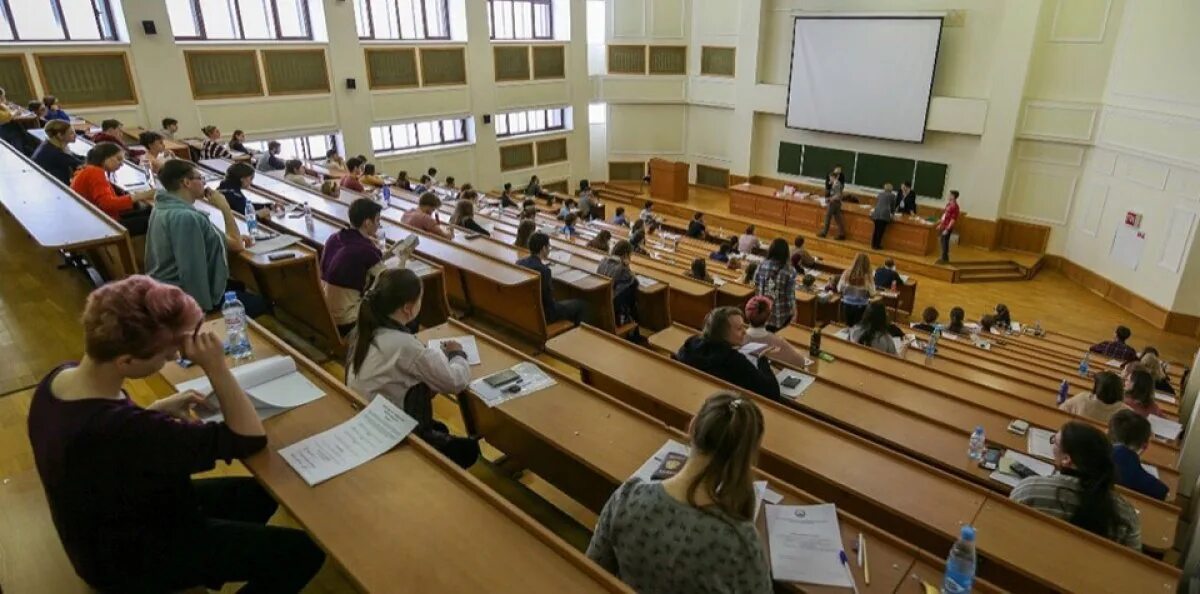 Экзамены и олимпиады мгу. Физика мгу. Экзамены и олимпиады мгу. Экзамены и олимпиады мгу. Студенты в вузе.