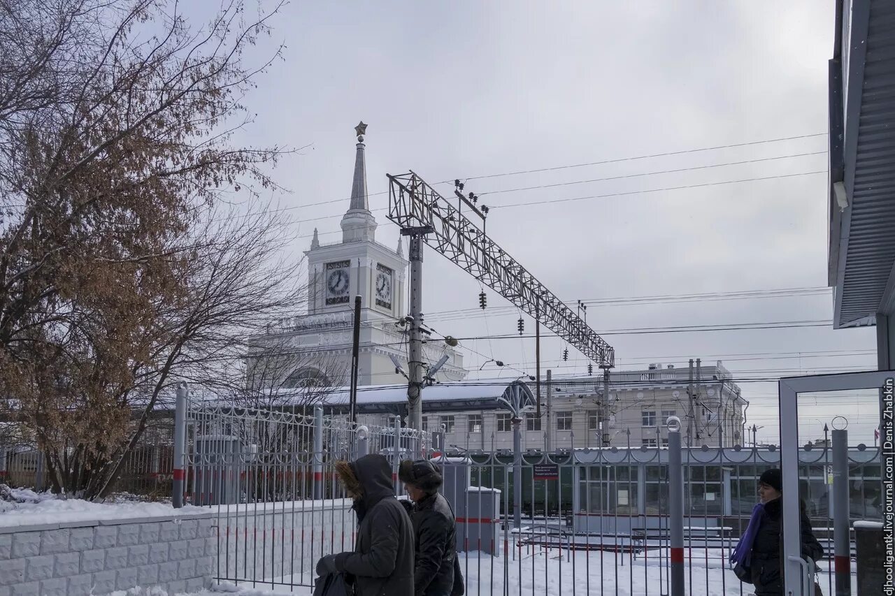 Пригородный вокзал Волгоград. Пригородный ЖД вокзал Волгоград 1. Пригородный 3 Волгоград вокзал. Волгоград 1 Пригородный вокзал подземка. Номер телефона пригородного вокзала