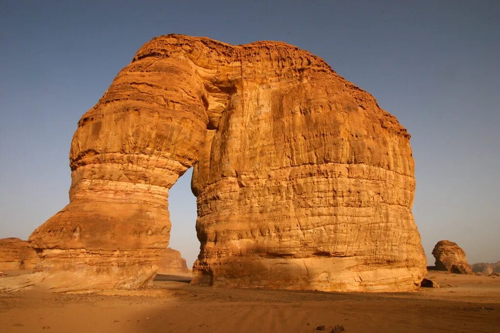 Nearer al. Долина Аль Хиджр. Sandstone Саудовская Аравия. Саудовская Аравия природа. Слоновья скала, Аль-Ула, Саудовская Аравия.