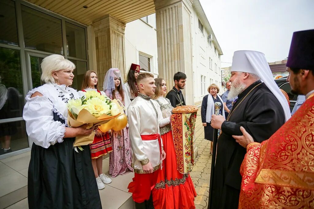 Дружбы народов ставрополь. ИДНК Ставрополь. Институт дружбы народов Кавказа. Храм в институт дружбы народов.