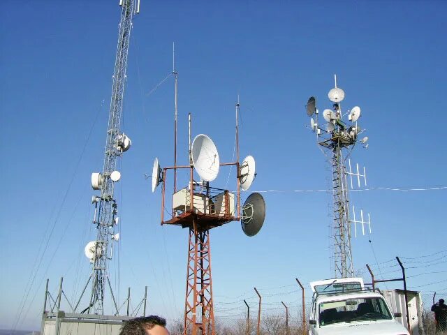 Ррс. Микран радиорелейная станция. мачта вышка антенна радиорелейная станция (ррс). параболические антенны ррл микран. система радиорелейной связи мик-рл р500.