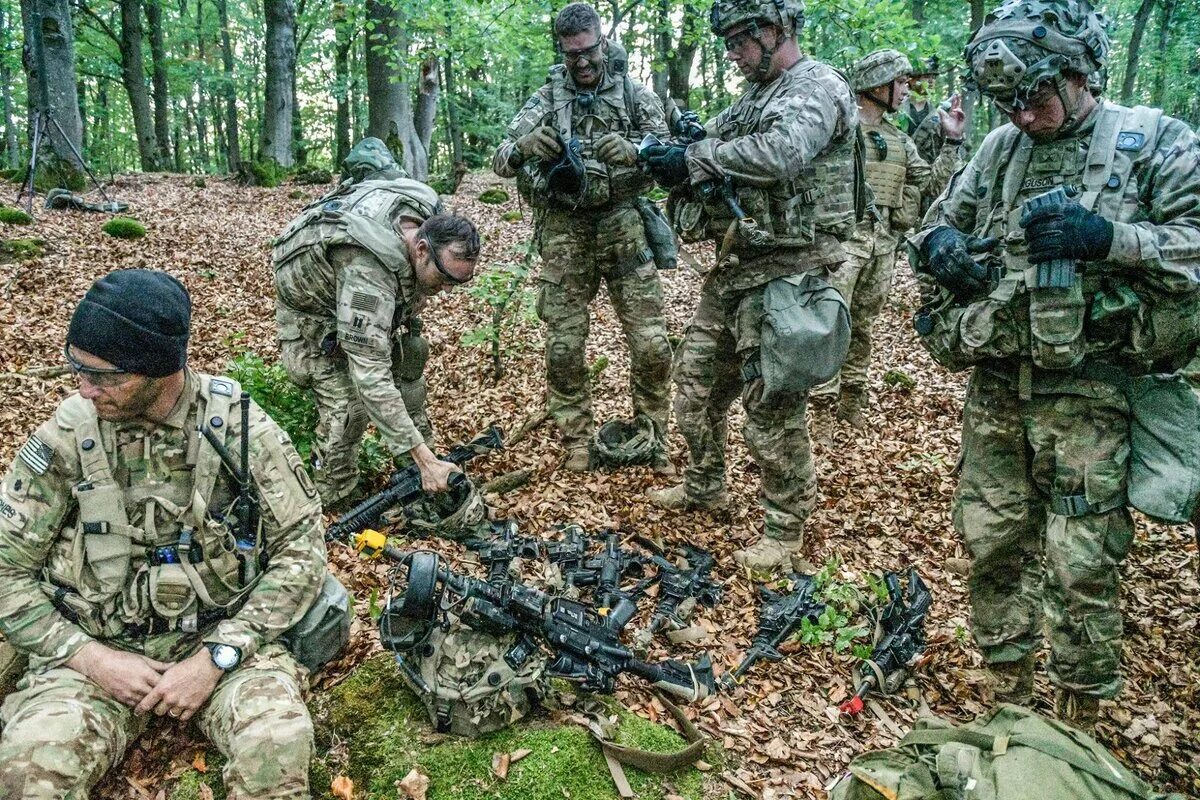 Военные группы украины. Разведывательные диверсионные группы НАТО. Диверсионно-разведывательная группа спецназа. Диверсионно-разведывательная группа (ДРГ). Группа ДРГ НАТО.