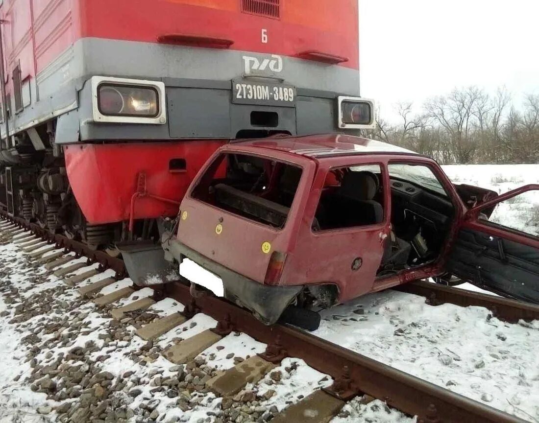 Авария на переезде в ставропольском крае. Крушение электровоза вл80.