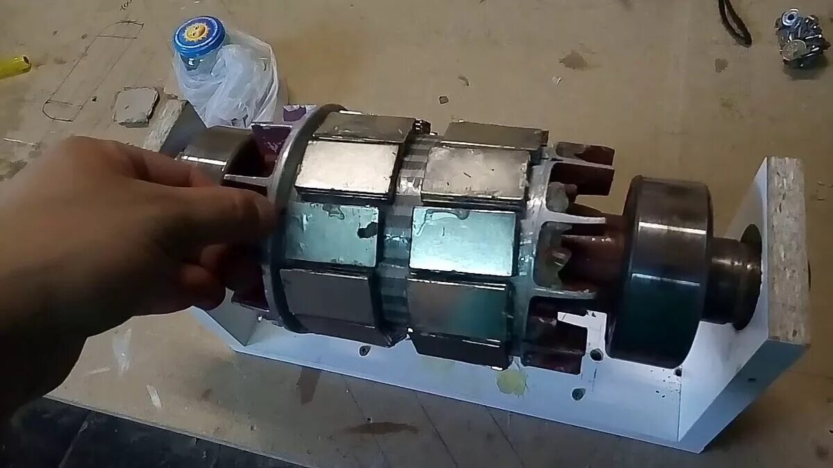220 вольт своими руками видео. Генератор на неодимовых магнитах на 220 вольт. генератор 220 вольт из асинхронного двигателя. генератор на 12 вольт на неодимовых магнитах.