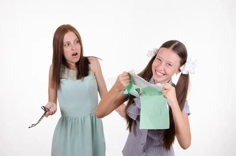 Девочки не ломайтесь. Рвать тетрадь. Девочки не ломайтесь. Разорванная тетрадь. Цитаты про мерседес.