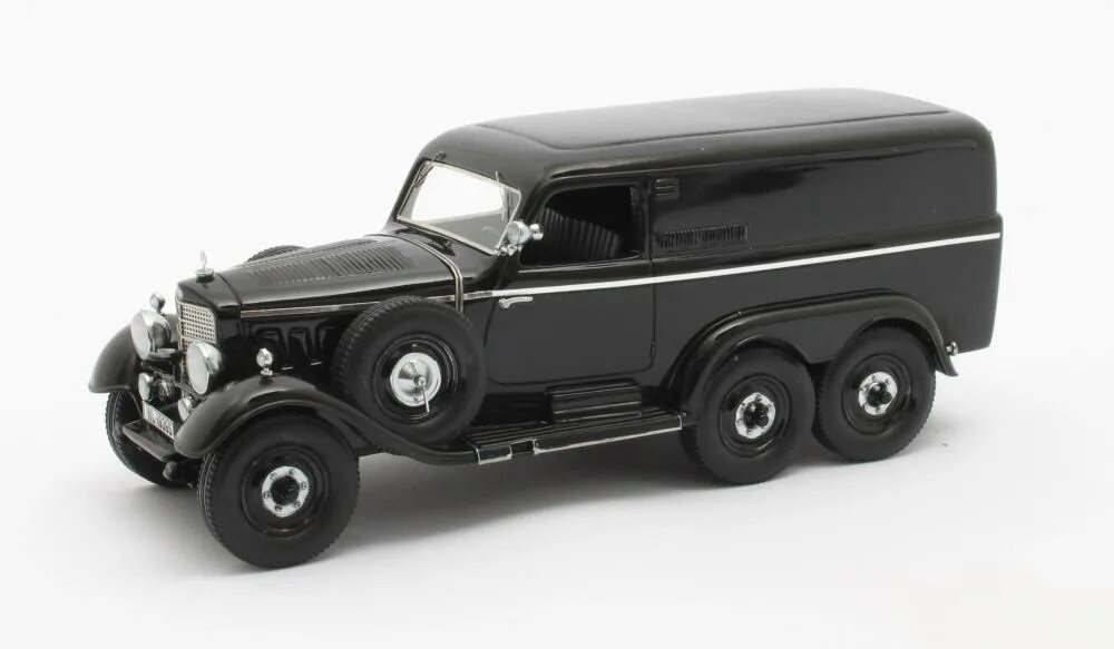 Модель мерседес 1 43. Модель 1:43 Maybach sw38 Spohn. Гелик 1 43. Модель 1:43 Мерседес 207d. 1/43 Mercedes Laf 1113.