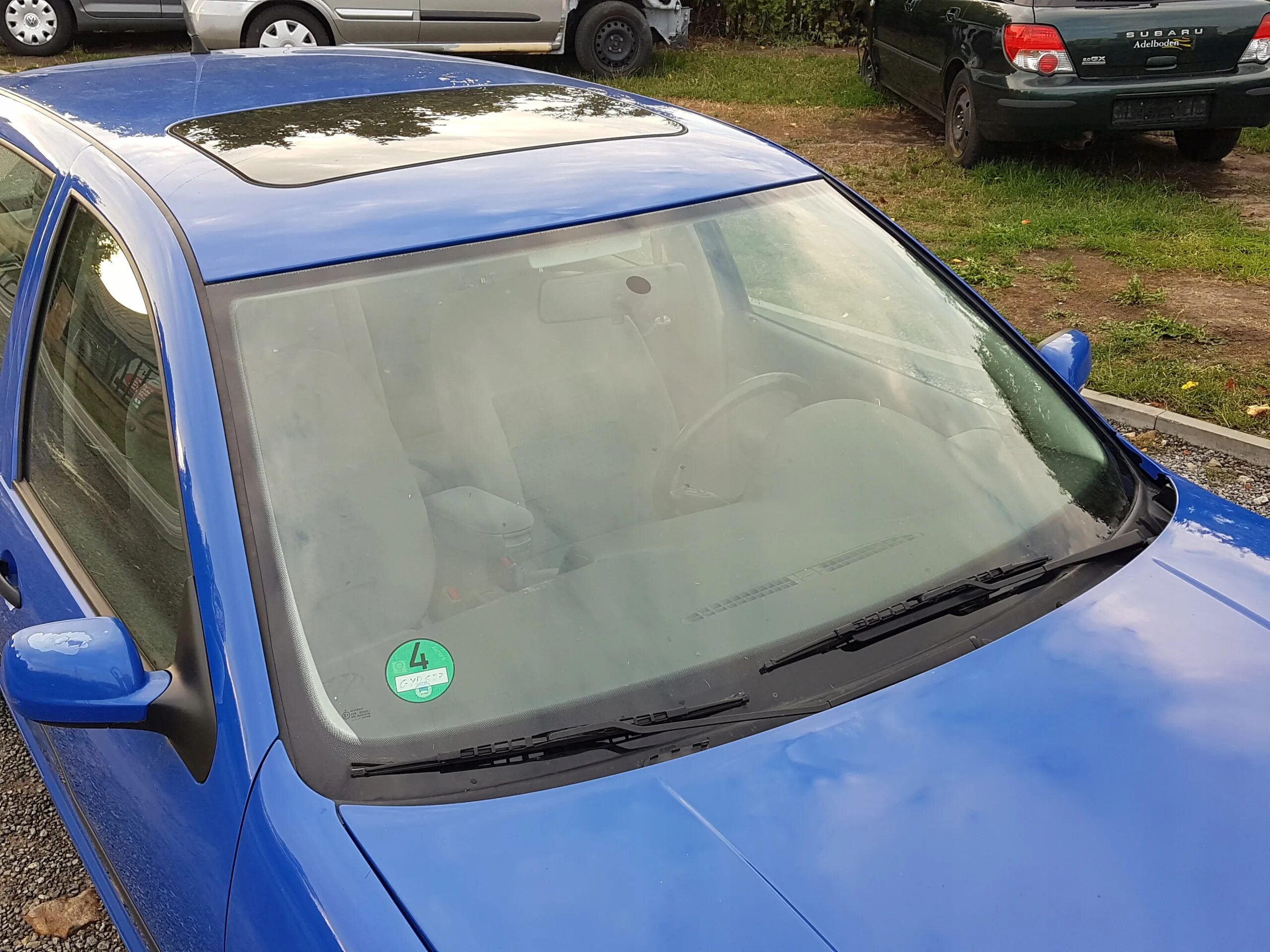 Лобовое стекло на фольксваген гольф 4. Гольф 4 лобовое стекло. Стекло под гольф 4 купе. Ветровое стекло volkswagen 6n2. Бронза стекло гольф 4.