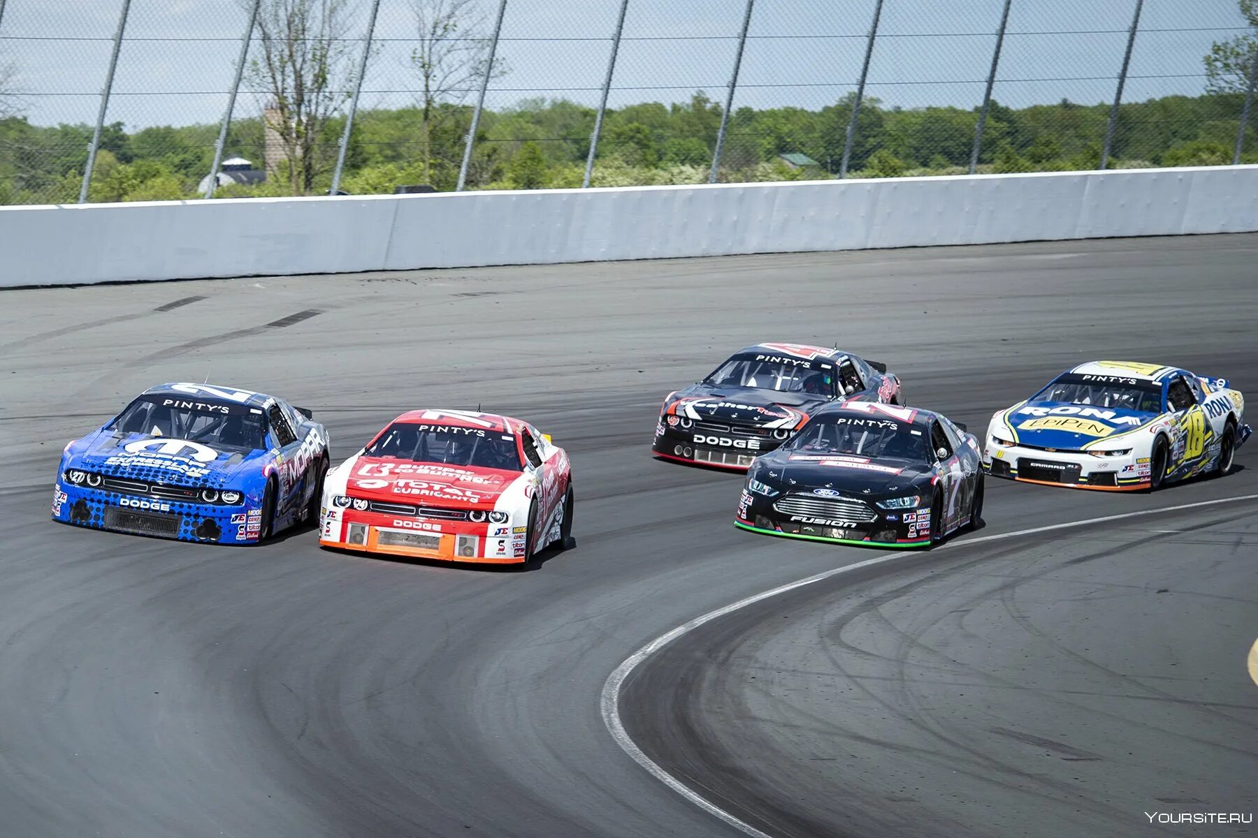 Малыш с гонок 2025 дата выхода. Гонка наскар. наскар 2025. автоспорт nascar. наскар формула ралли.