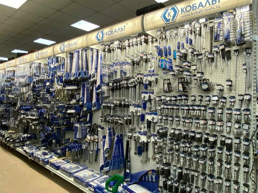 Тд башир в хасавюрте. Торговый дом хасавюрт. Торговый дом шах в хасавюрте двери. Эконом магазин одежды в хасавюрте. Торговый дом изано махачкала.