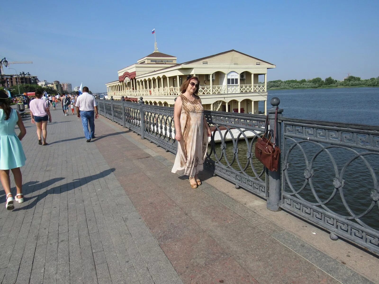 Рыбак астрахань астрахань. Селитренное рыбалка в августе. Астрахань в июле. Погода в астрахани на 3. Погода в астрахани на сегодня.