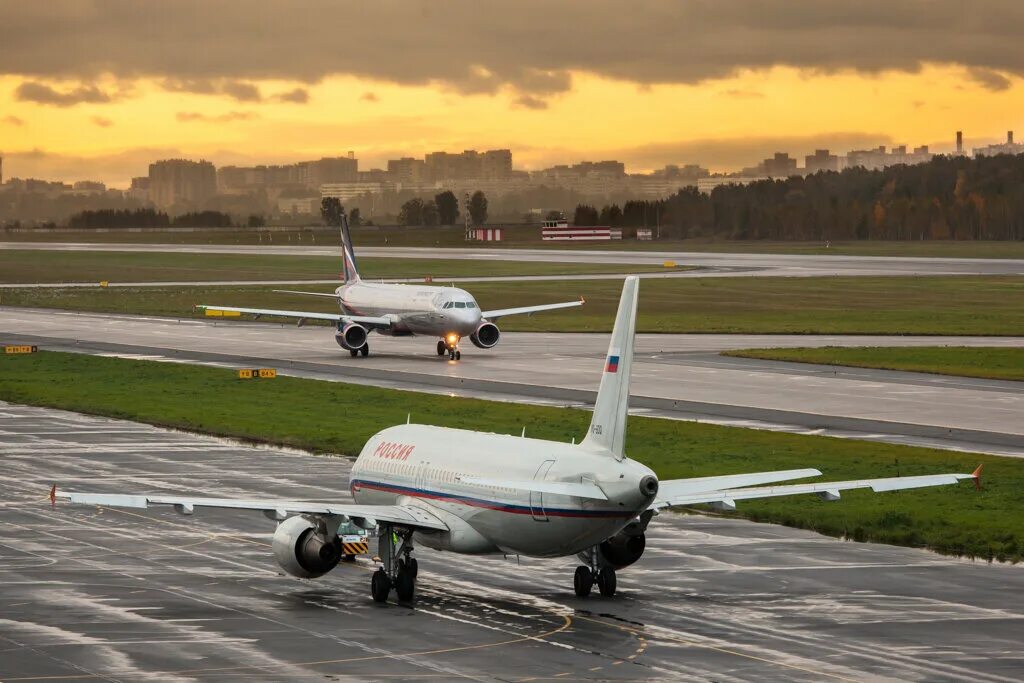 ту-134 б-3 ra-65694. взлетная полоса пулково. аэропорт пулково санкт-петербург самолёты. самолет питер пулково. самолет питер квартиры.
