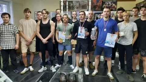 Гиря падает на землю