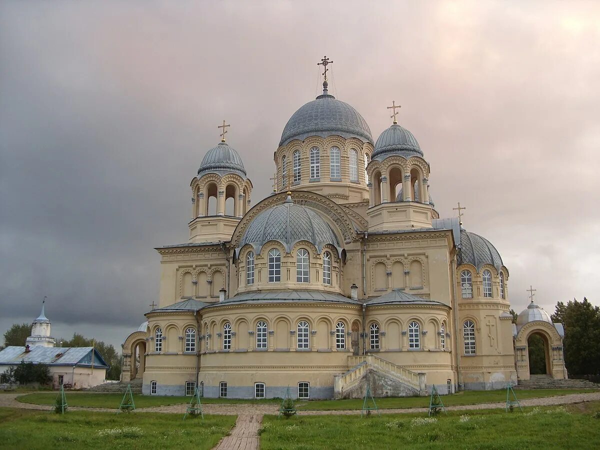 Верхотурский монастырь сайт. Верхотурский николаевский монастырь. верхотурский храм верхотурье. верхотурье мужской свято-николаевский монастырь.