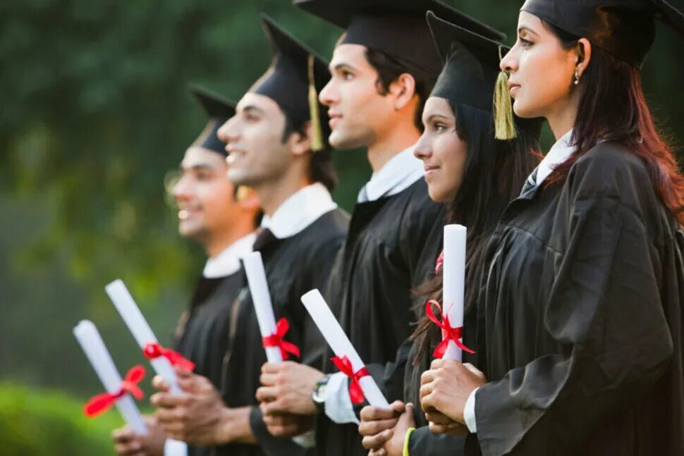 Graduating student is. Магистратура в Германии. Бакалавр Америка. Учеба в магистратуре. Высшее образование в Европе.