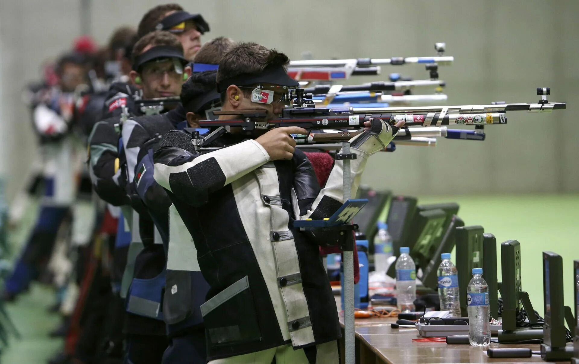 Соревнования по стрельбе миля. Соревнования по стрельбе из оружия. Пулевая стрельба винтовка. Соревнования по стрельбе из оружия. Соревнования по стрельбе из оружия.