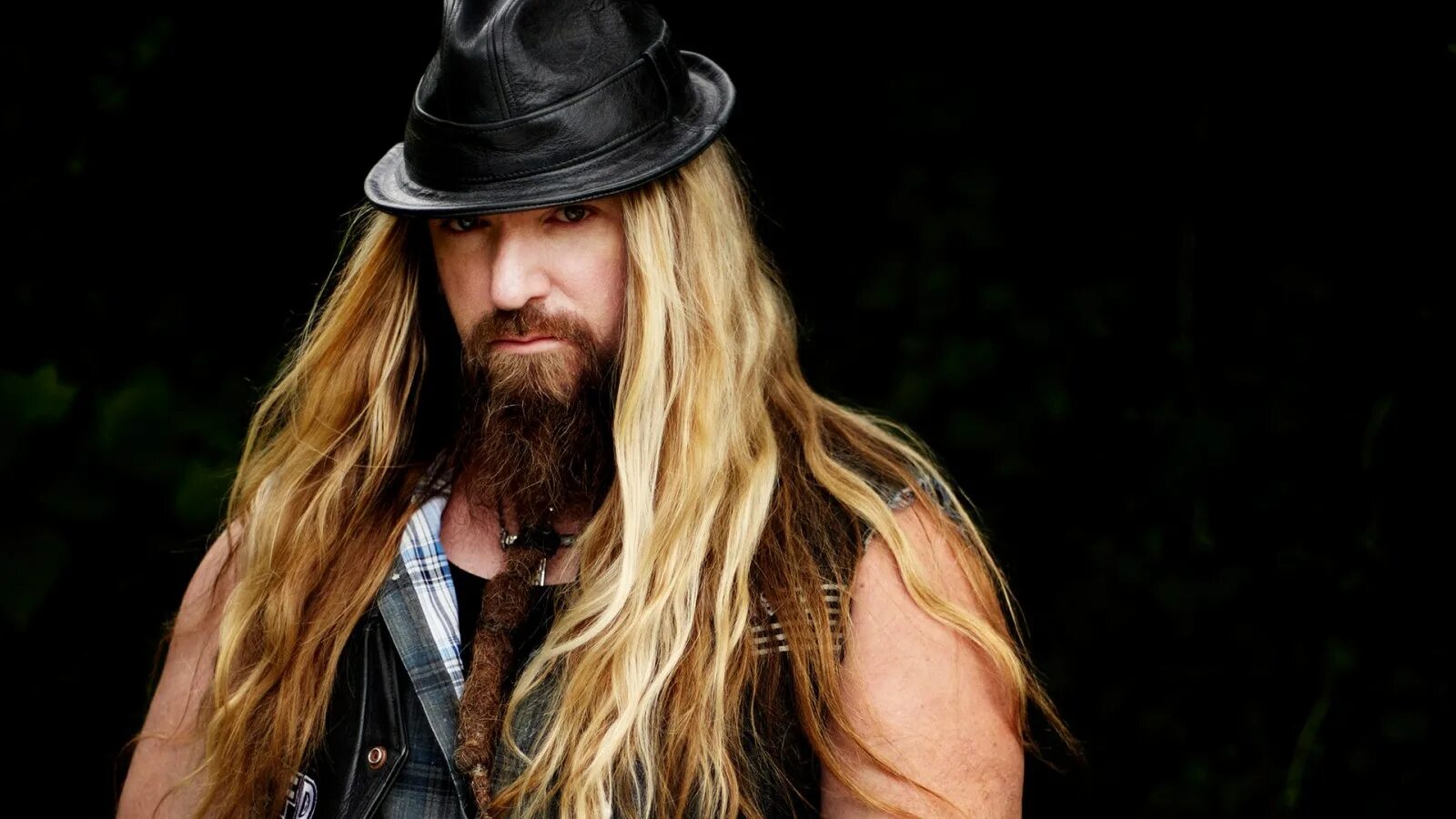 Толстый с длинными волосами. Zakk Wylde. Гитарист Закк Уайлд. Zakk Wylde Beard. Zakk Wylde hair.