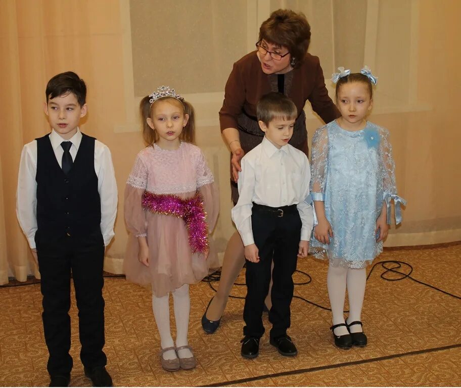 Школа искусств чапаевск хор. Приглашаем ансамбль волга фолк бэнд. Школа искусств 1 чапаевск фото школы. Чапаевск самарская область музыкальная школа. Полетаева железнодорожный музыкальный педагог.