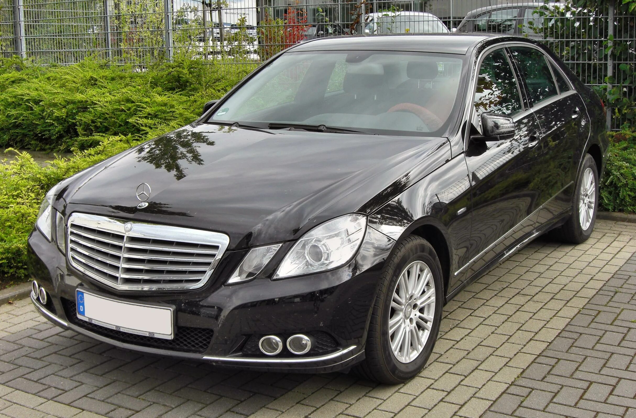 Мерседес w212 москва. Mercedes e w212 2009. Mercedes e212 Elegance. Mercedes Benz w212 дорестайл. Мерседес 212 2009.