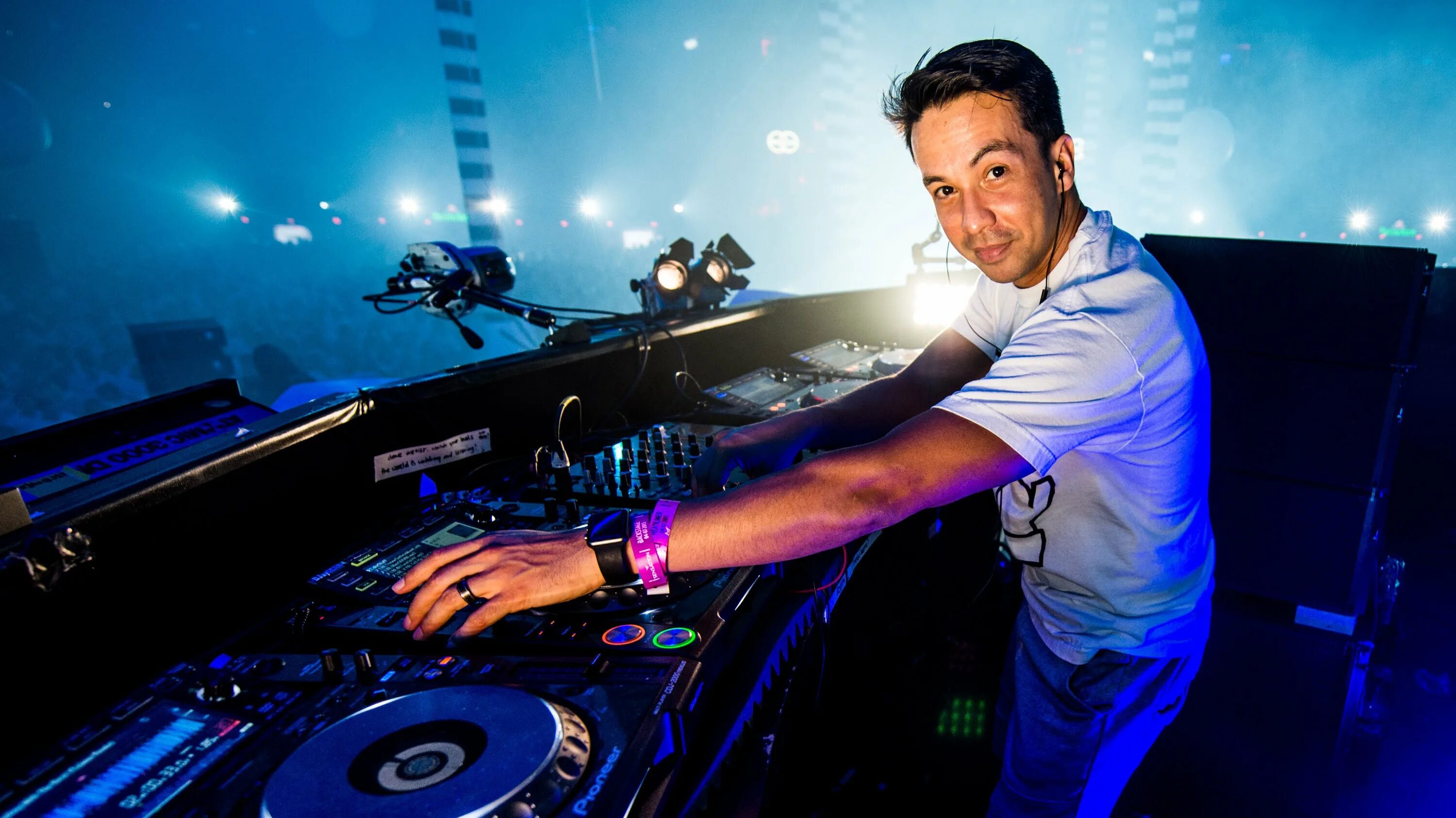 Диджей кавер. Laidback luke avicii. джереми оушен диджей. диджей. диджей фото.