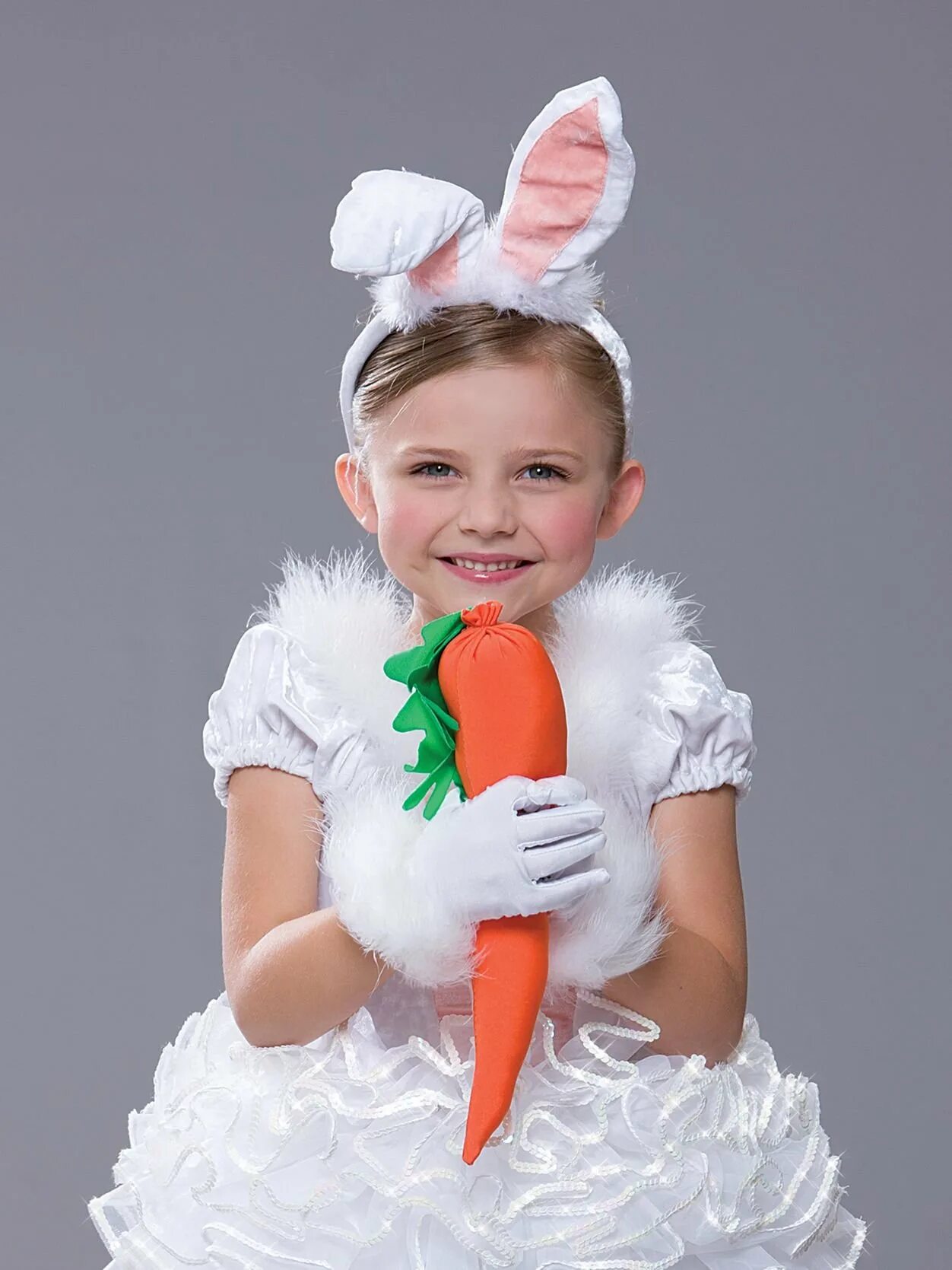 Девочка в костюме зайки. Костюм зайца. Новогодний костюм зайки для девочки. Карнавальный костюм зайчика для девочки. Костюм зайчика на новый год.
