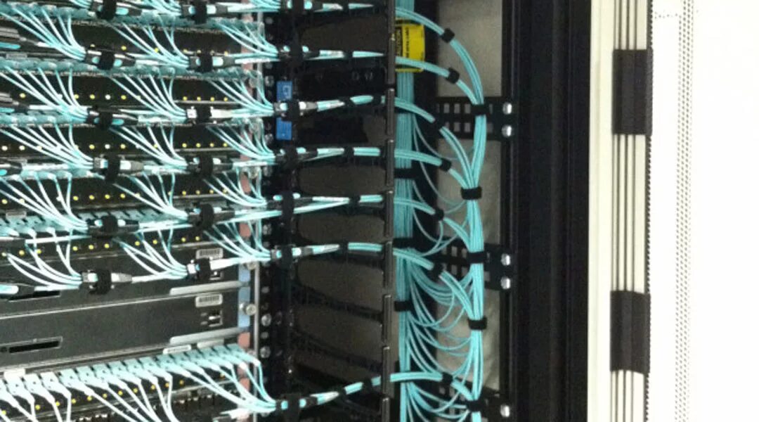 Cherry servers. серверный компьютер. роутер с сервером. серверная строка. серверная строка.