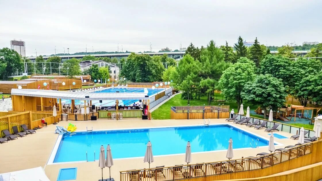 бассейны открытые летом. аква косплейсс лужники. пляж «the баssейн» в парке «сокольники». бассейны открытые летом. бассейн в парке сокольники.