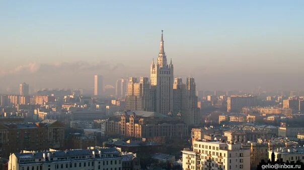 Вид сталинской высотки. Сталинская высотка на кудринской площади. Жилой дом на котельнической набережной сталинская высотка. 7 сестер москва высотки. Сталинские высотки дом на котельнической набережной.