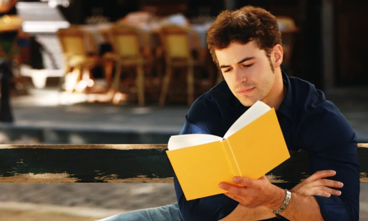 British Council reading. Reading novels. Best English novels to read for teenagers. Книга "قراءة".