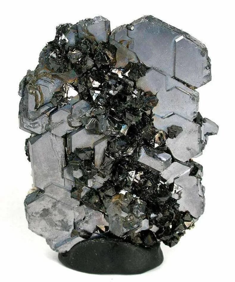 Галенит свинцовый блеск. Галенит где добывают в промышленных масштабах. Галенит где добывают в промышленных масштабах. Халькопирит минерал. Галенит минерал.