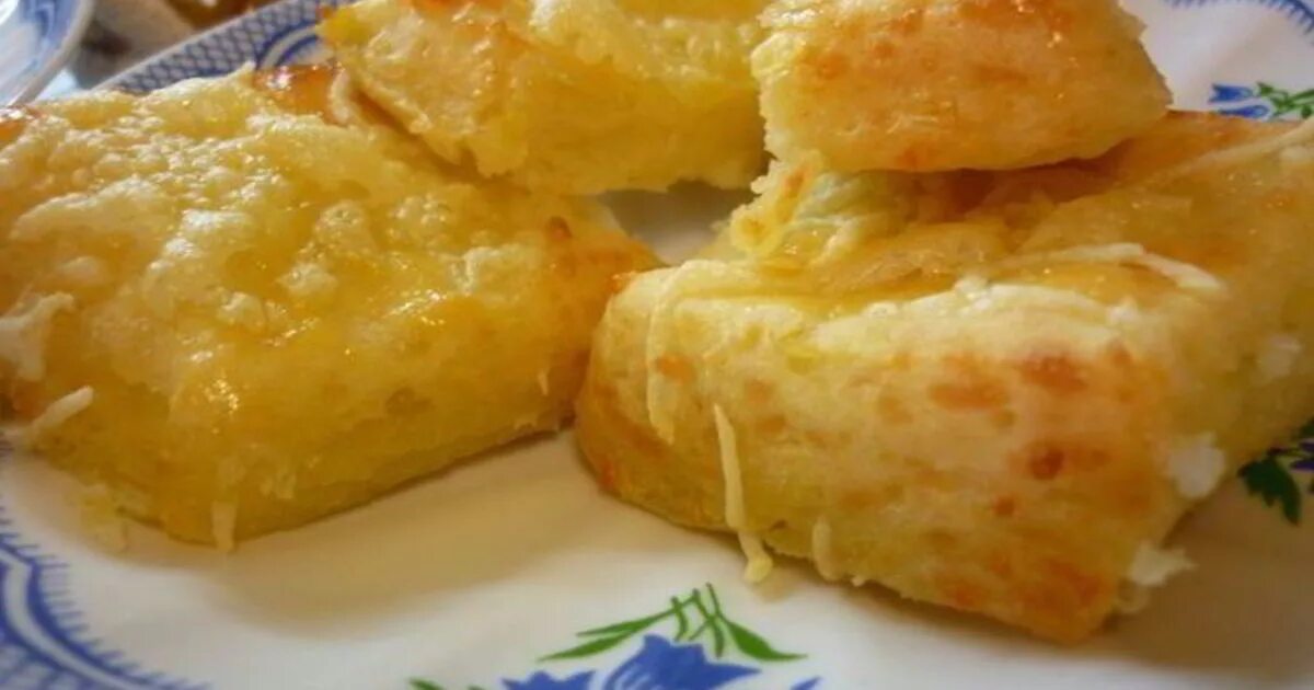 Картофельные слойки. Слойки с картошкой. Слойки картофельный с сыром. Слойки с картофельным пюре.