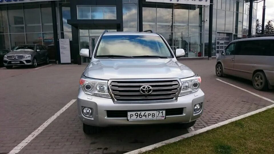 Land Cruiser 200 серебристый. Ленд Крузер 200 71. Ленд Крузер 200 2014 Рестайлинг серебристый. Тойота ленд Крузер 200 серебристый металлик Рестайлинг 1. Лк 200 дизель