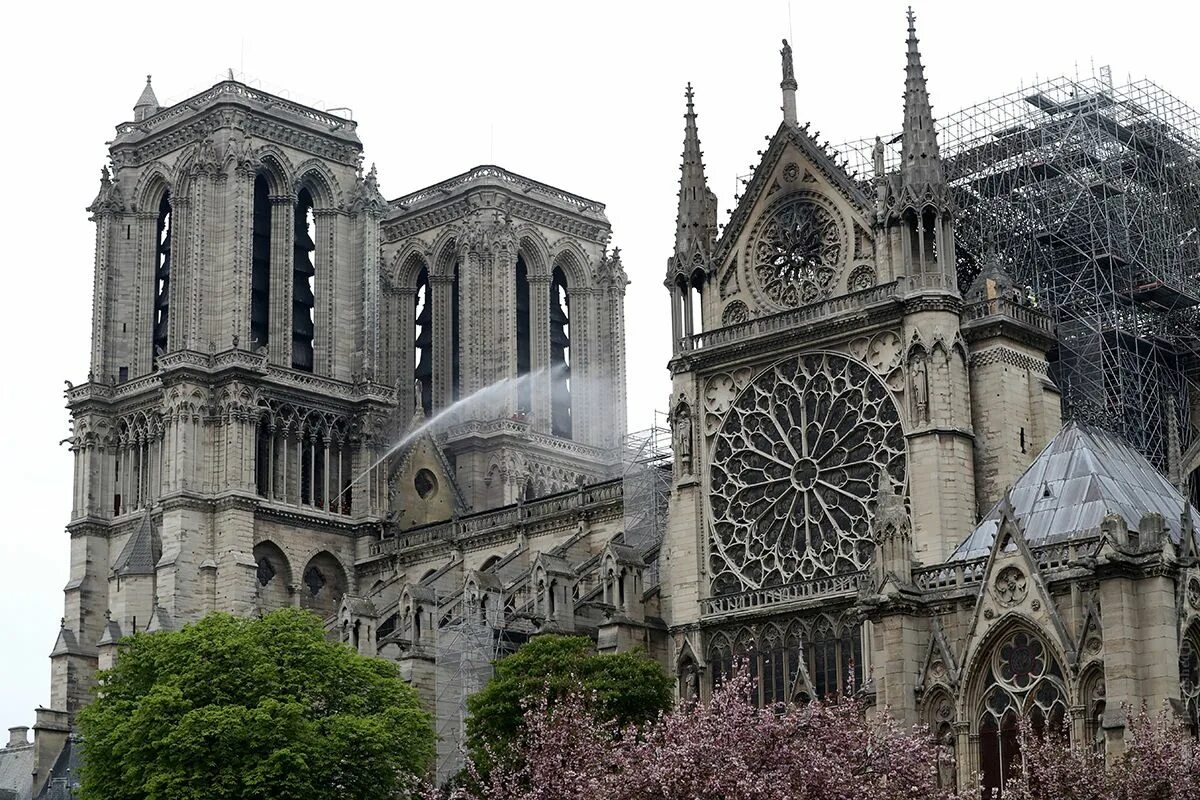 Почему нотр дам. Базилика собора Парижской Богоматери.