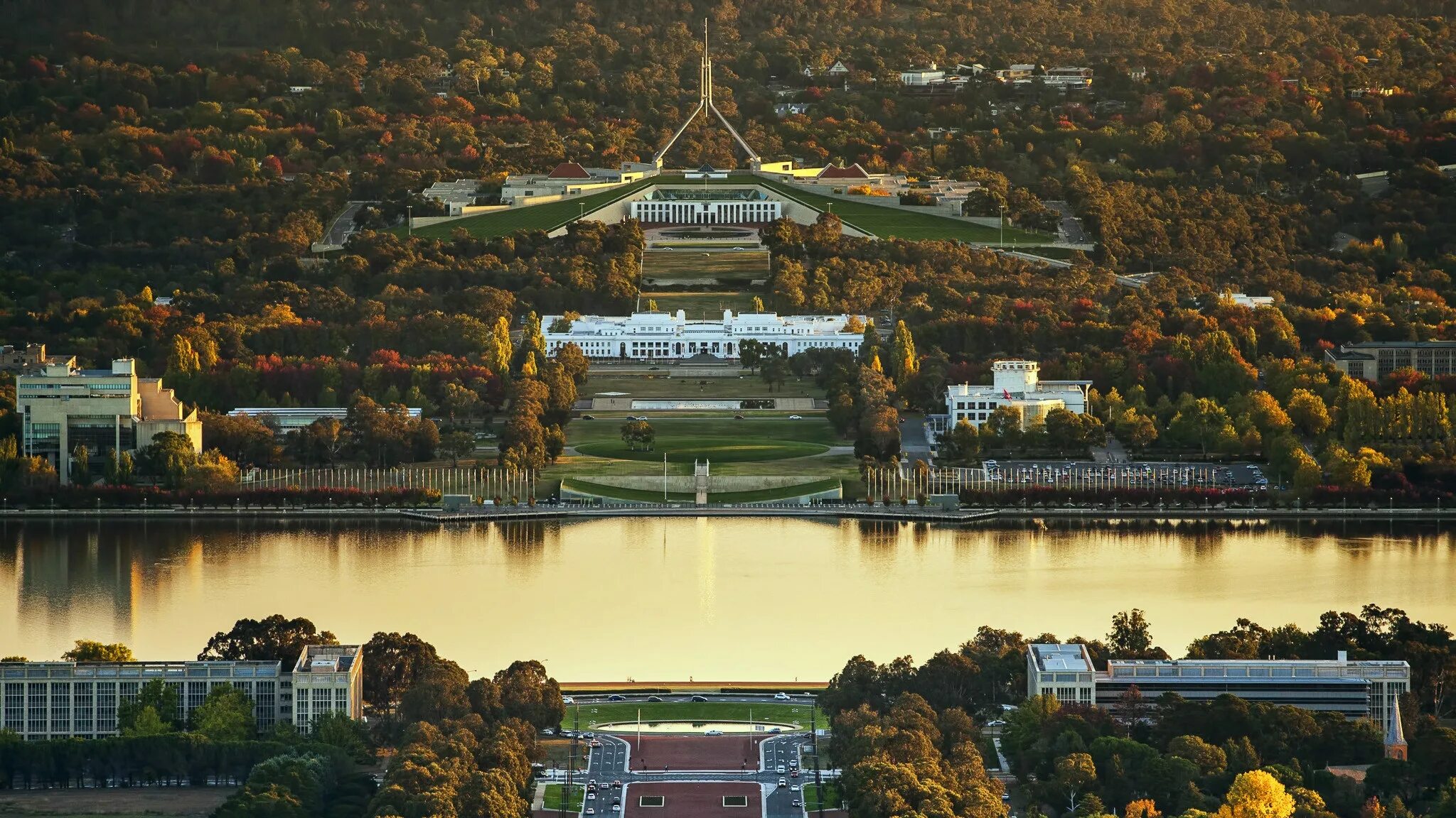 Канберра. Озеро Берли Гриффин Канберра. Столица Австралии город Канберра. Канберра озеро Берли Гриффин вид сверху.