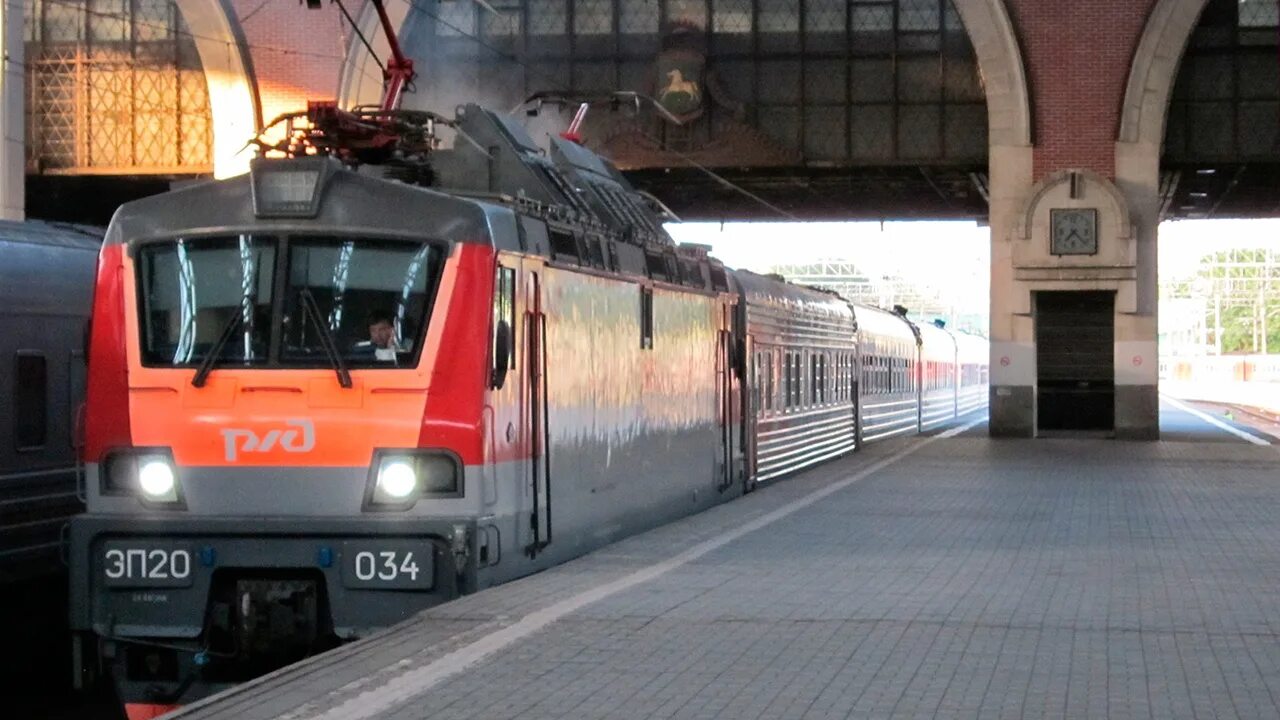 Новый год пассажиры ржд. Оао ржд поезда. Отмененные поезда ржд. Вагон поезда. Маска ржд.