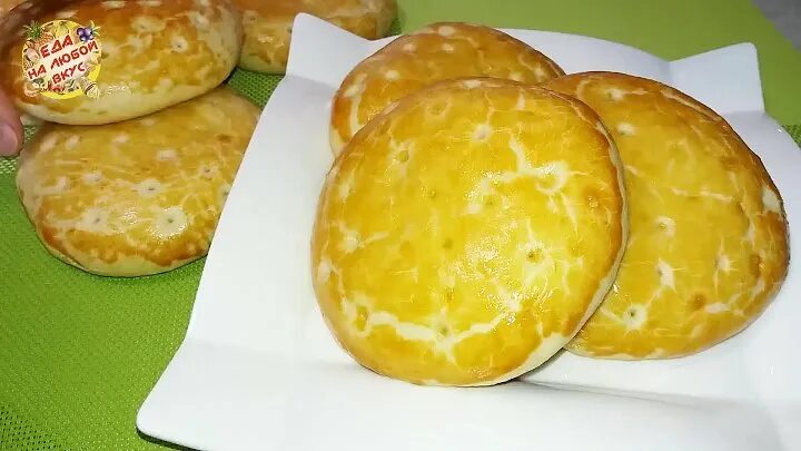 Лепешки преснушки. Сметанные лепешки в духовке на дрожжах. Лепешка сметанная элит. Сметанные лепешки в духовке на дрожжах. Сметанные лепешки в духовке на дрожжах.