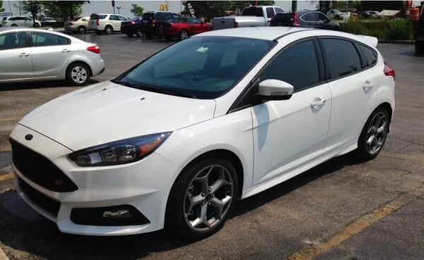 Frozen white ford. Frozen white краска. Фокус frozen white. Цвет frozen white. Frozen white ford.