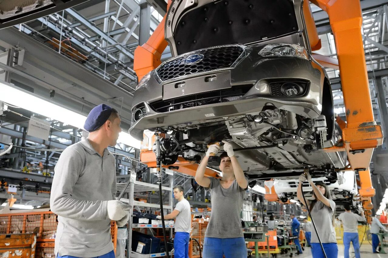 Автоваз конвейер. Работники автоваза. Металлургический цех автоваза. Слесарь автоваза. Иностранного производства.
