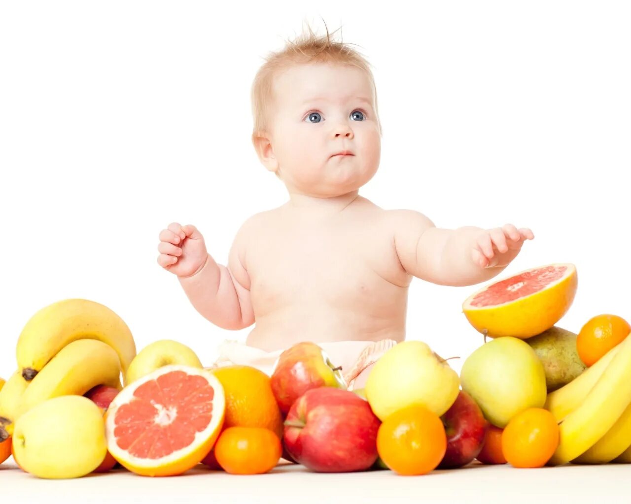 Around baby. Фрукты для детей. Овощи и фрукты для детей. Малыш питание. Здоровый малыш.