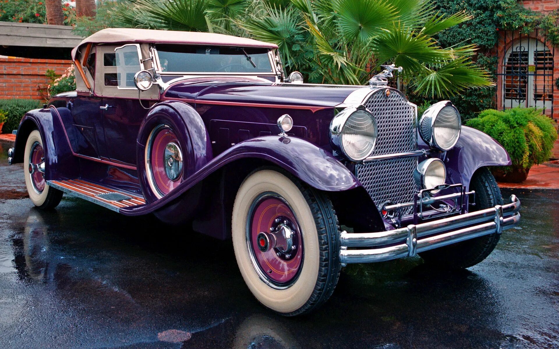 Дорогой старый автомобиль. Паккард де Люкс 1932. Паккард 1930. Ретромобиль Паккард. 1931 Packard Deluxe eight.