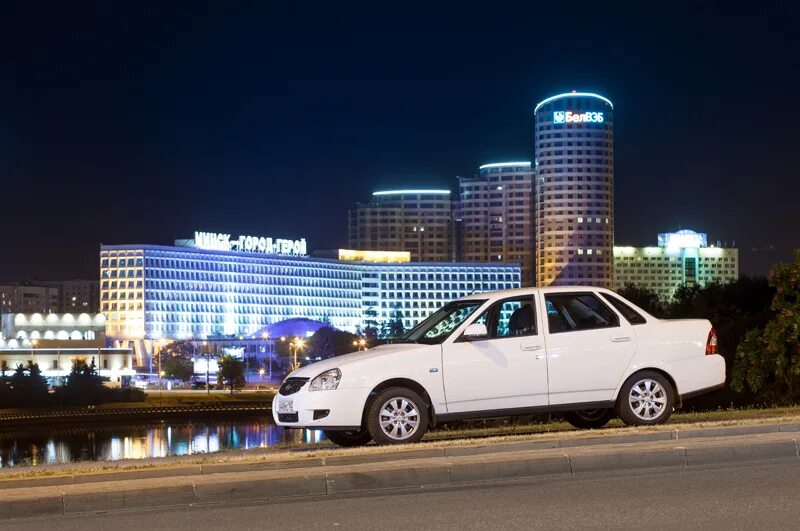 Ваз приора москва. Приора АМТ белая. Приора Москва Сити.